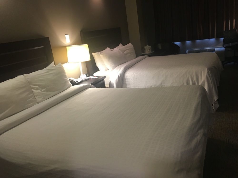Express By Canad Inns Уинипег Екстериор снимка